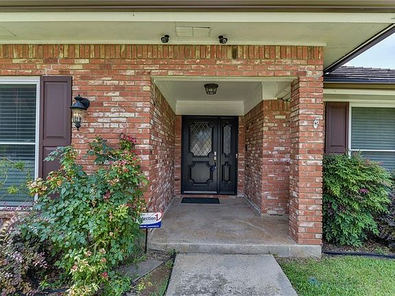 3rd image of 1810 Foxwood Ct