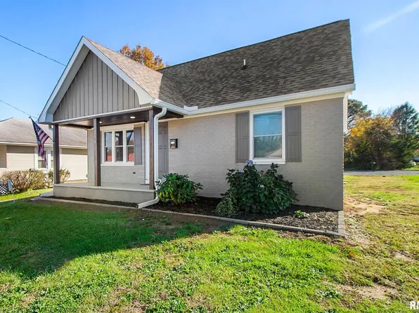 1208 E Main St, Benton, IL 62812