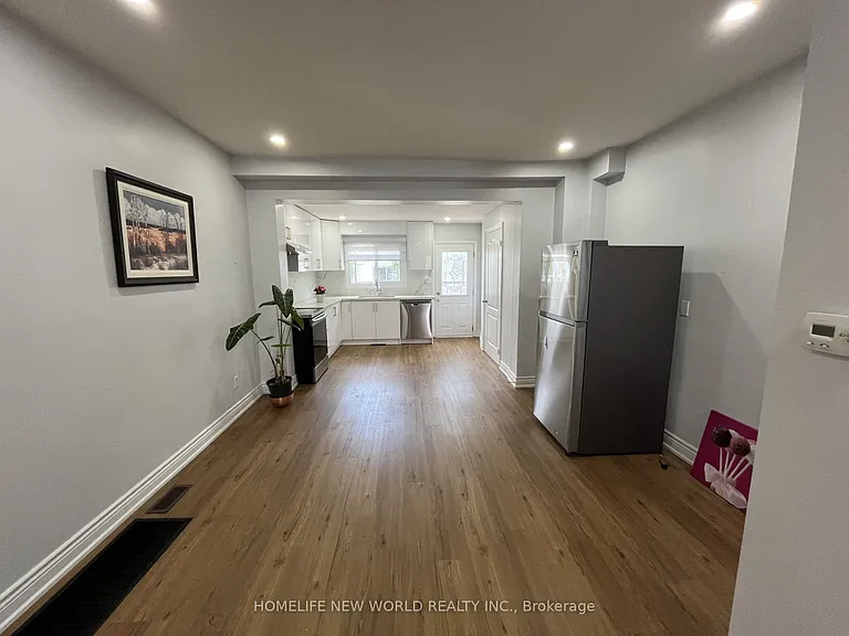 19 Britannia Ave — Photo 21