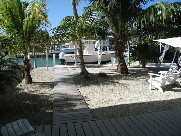 671 10th St, Key Colony Beach, FL 33051