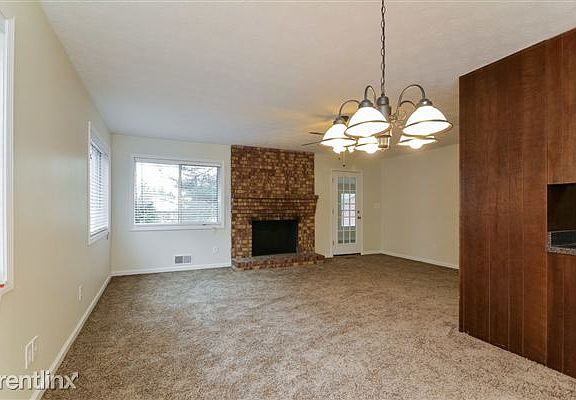 04-DiningRoom