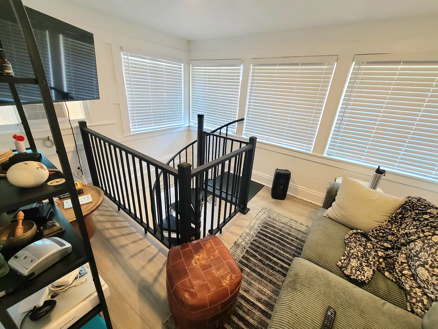 2 bed, 1000 sqft, $1,900 — Photo 3