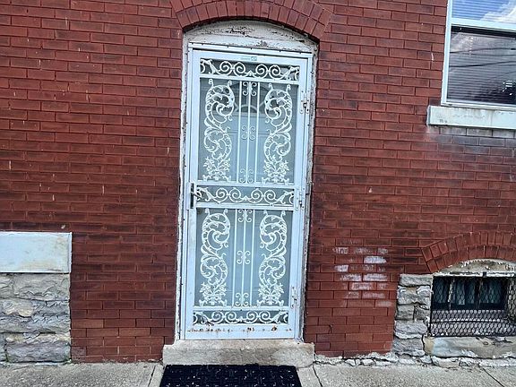 5th image of 1575 Franklin Park S