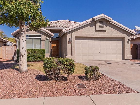 3rd image of 8628 W Paradise Ln