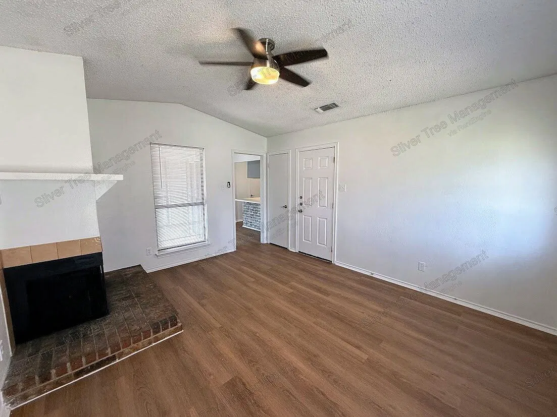 2 bed, 2.0 bath, 1054 sqft, $1,345 — Photo 4