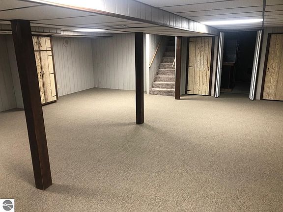 4th image of 10810 E Division St