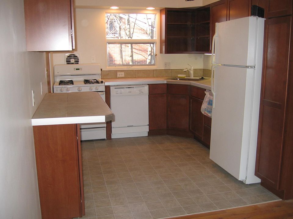2nd image of 712 Madison Pl