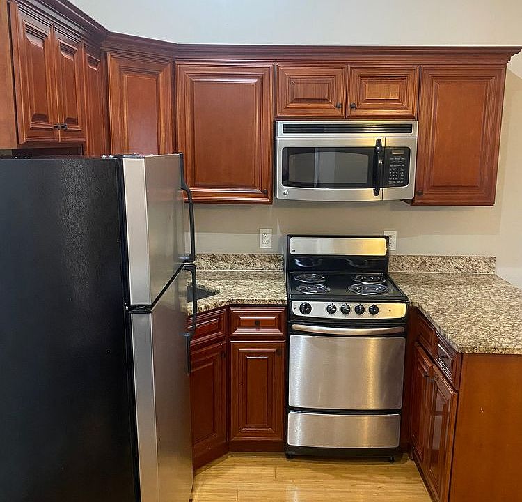 2nd image of 250 Newbury St Ste 4F