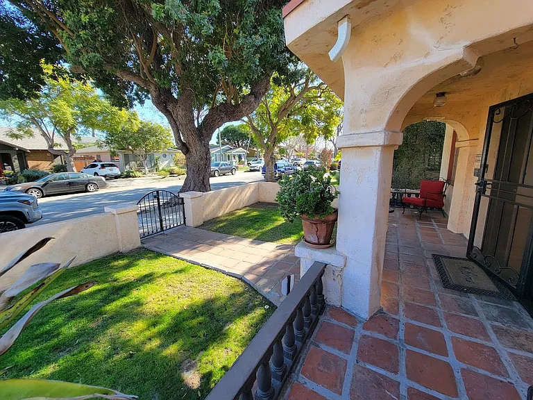 321 Grand Ave — Photo 2