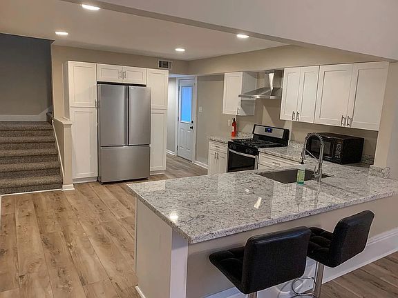 3rd image of 2028 Burdette St