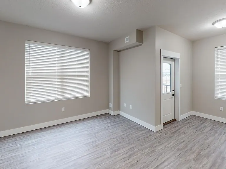 801 W Cedar St — Photo 31
