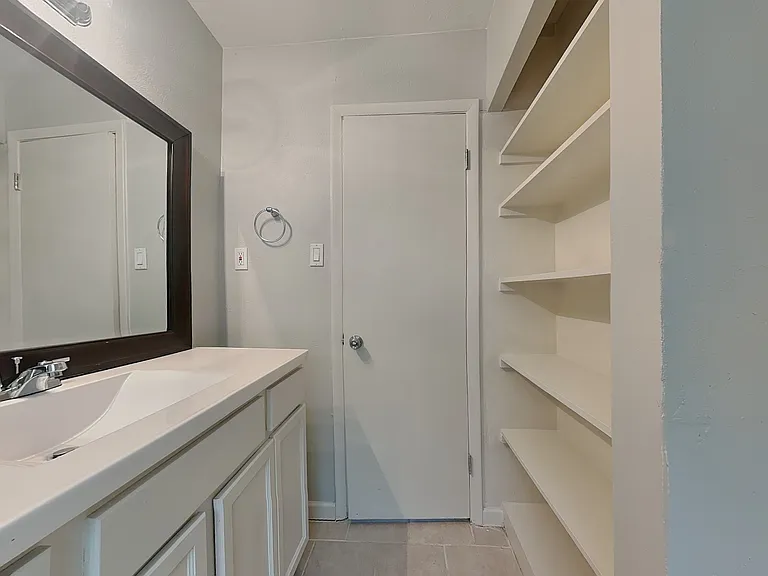 5244 Greene Ave — Photo 17