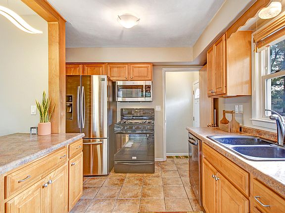 3rd image of 264 N 116th St