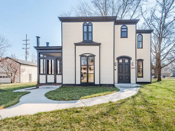 909 5th St, Wamego, KS 66547