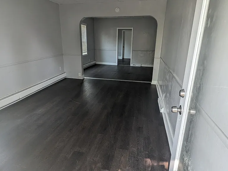 111 Center St — Photo 7