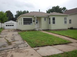 1917 Evelyn St, Perry, IA 50220