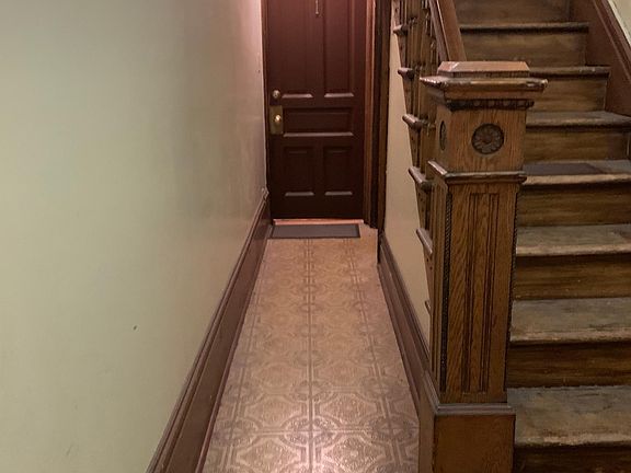 Apt 1 entrance