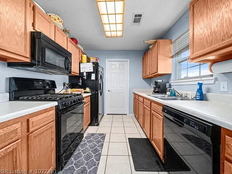 3711 Wellington Ct — Photo 3