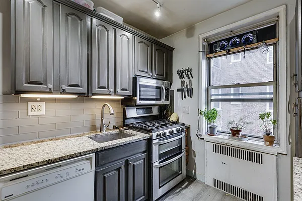 Sold by Fave Realty Inc | media 5