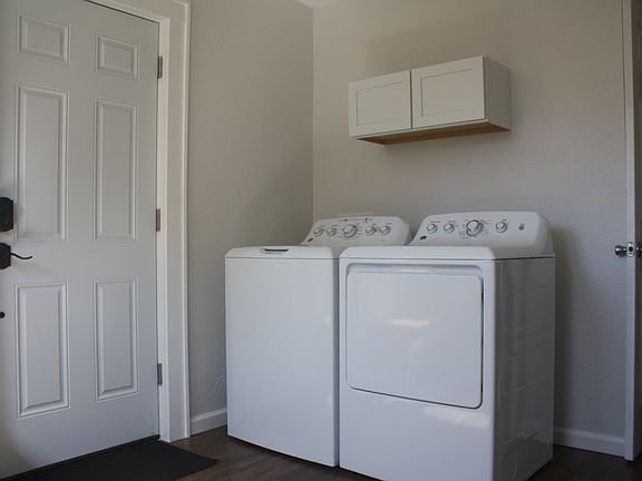 Deep tub washer and dryer on main floor