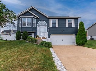 3064 Valley Oaks Dr, Imperial, MO 63052