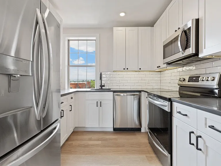 The Sedgewick Apartments — Photo 9