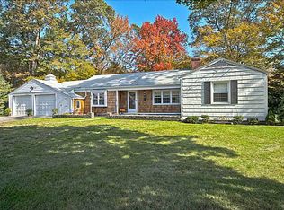 1 Apple Tree Ln, Warwick, RI 02888