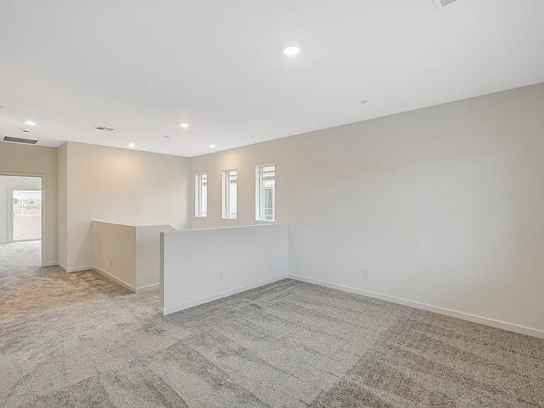 485 Daphne Ter — Photo 34