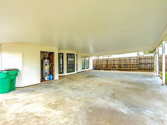 4th image of 210 Church St