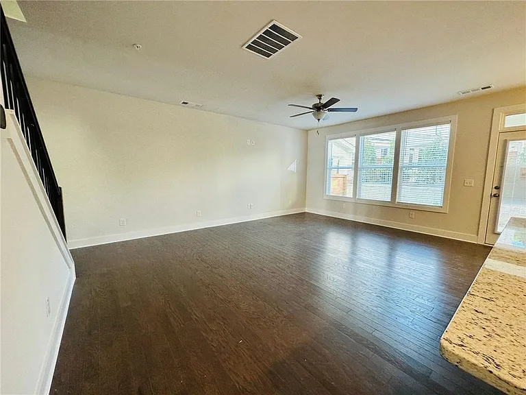 1252 Windmill Pkwy — Photo 6