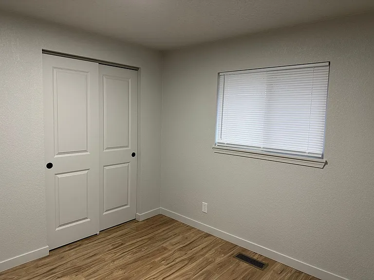 237 Clark Ter — Photo 12