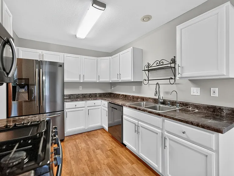 1110 Rose Dr — Photo 13