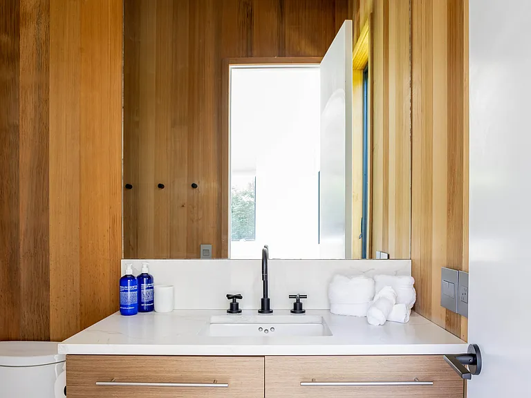 71 Eastway Dr — Photo 17