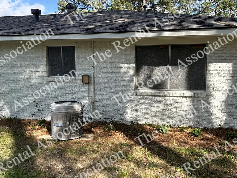 1801 Roosevelt Dr — Photo 11
