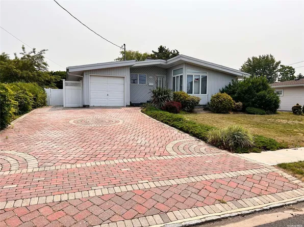 40 Greatwater Avenue, Massapequa, NY 11758