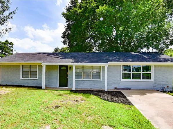 8 Patinka Dr, Hearne, TX 77859