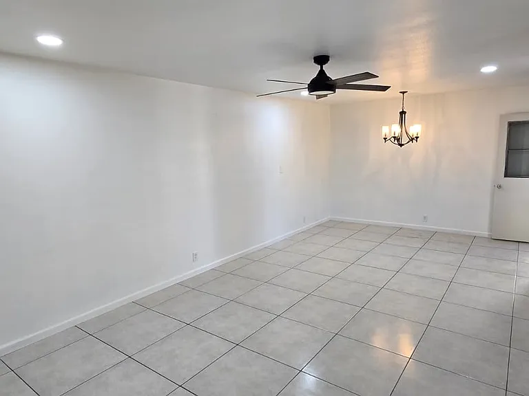 2136 E Mobile Ln — Photo 3