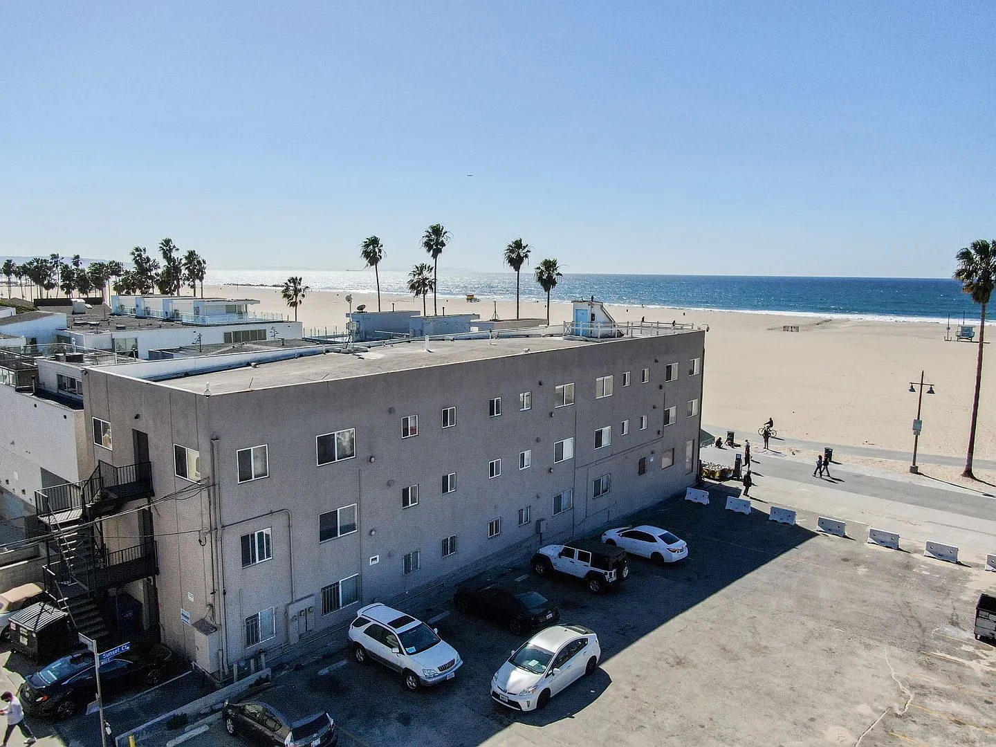 615 Ocean Front Walk — Photo 2