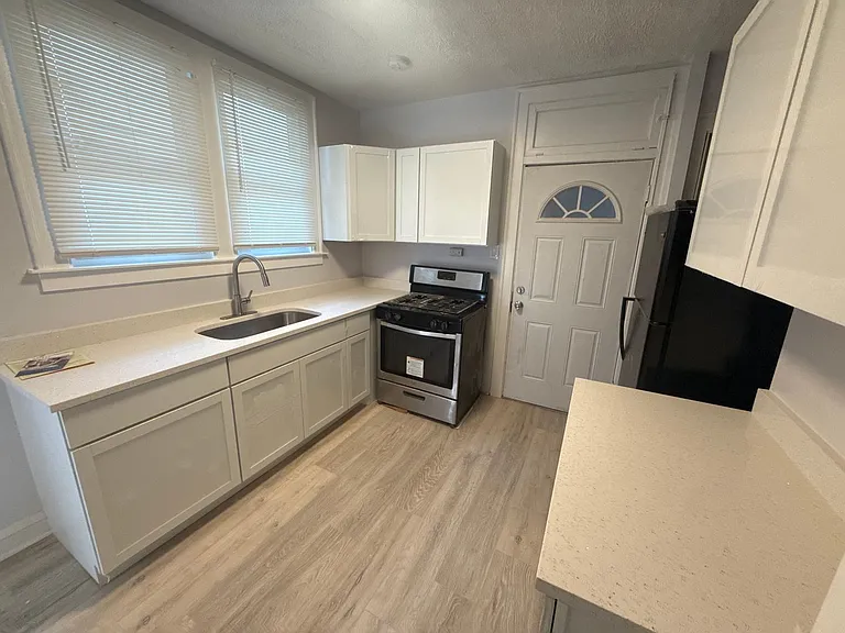 11004 S Normal Ave — Photo 13