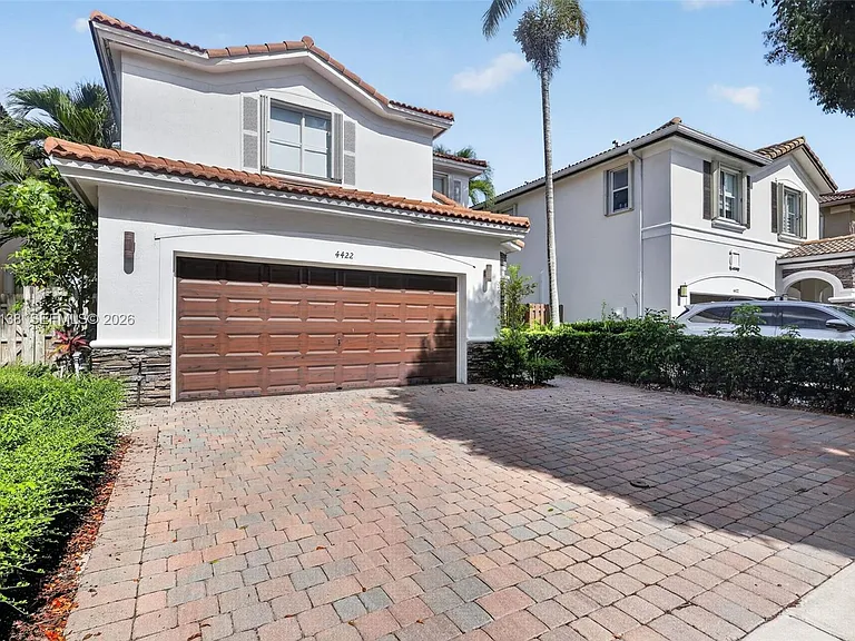 4422 NW 112th Ct — Photo 3