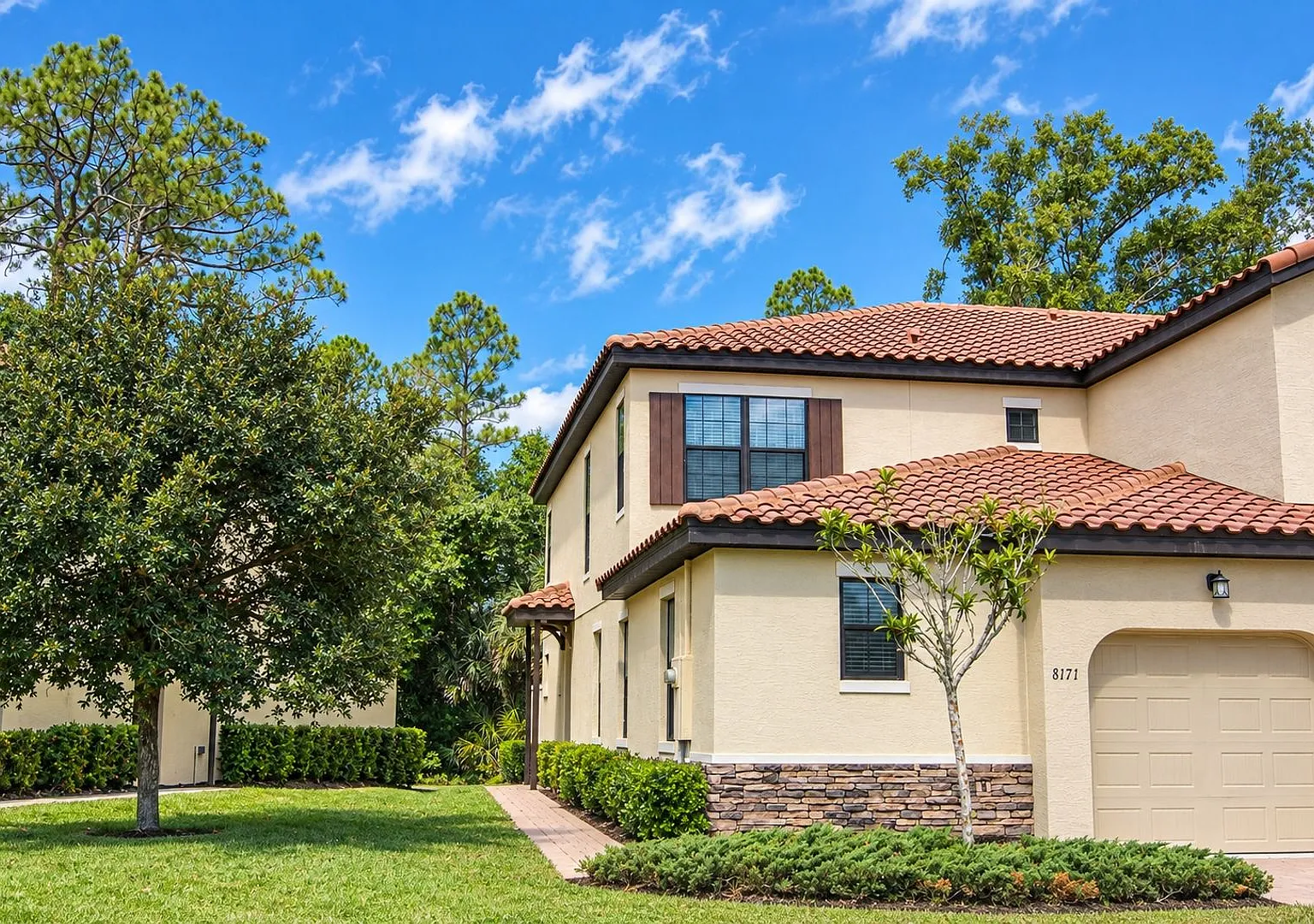 Resort-Style Luxury Townhome with Two Private Suites Minutes from Disney! — Photo 2