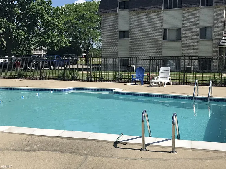 holiday pool 2