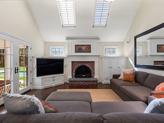 5th image of 10 Queen Anne Rd