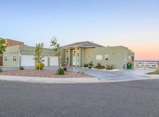 4704 Hilltop Ct, Farmington, NM 87402
