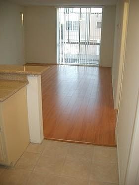 5th image of 1601 N Poinsettia Pl APT 306
