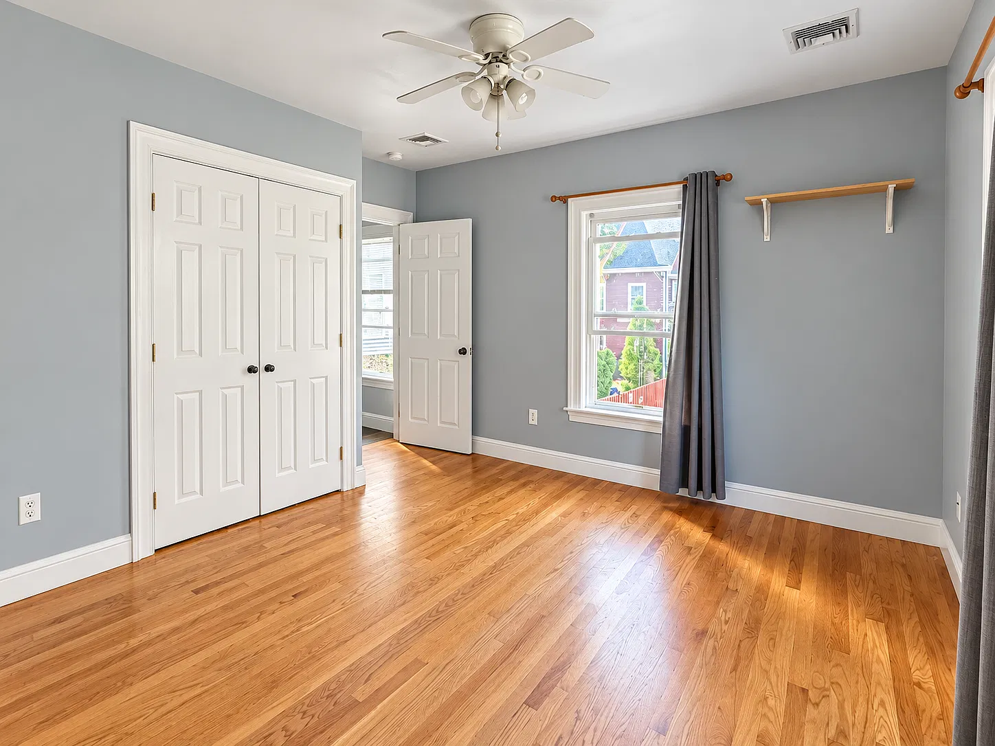 3 bed, 1100 sqft, $3,300 — Photo 4