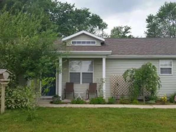 160 E Grand St NW, Casnovia, MI 49318