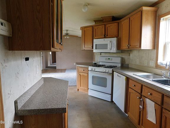 5th image of 3 Lakewood Cir