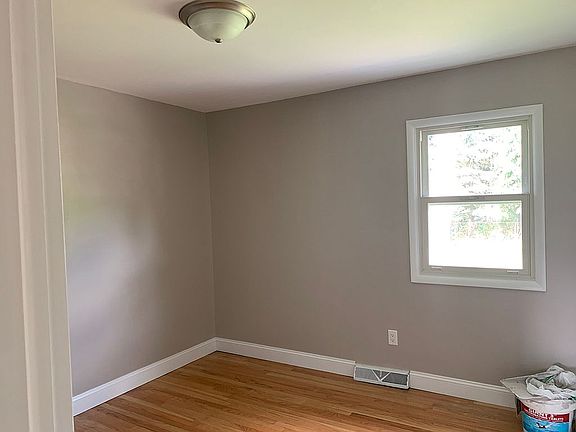 5th image of 861 Bellewood Dr SE
