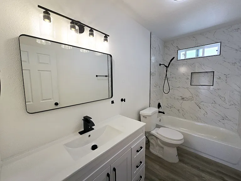 1083 E Calvada Blvd #B — Photo 11